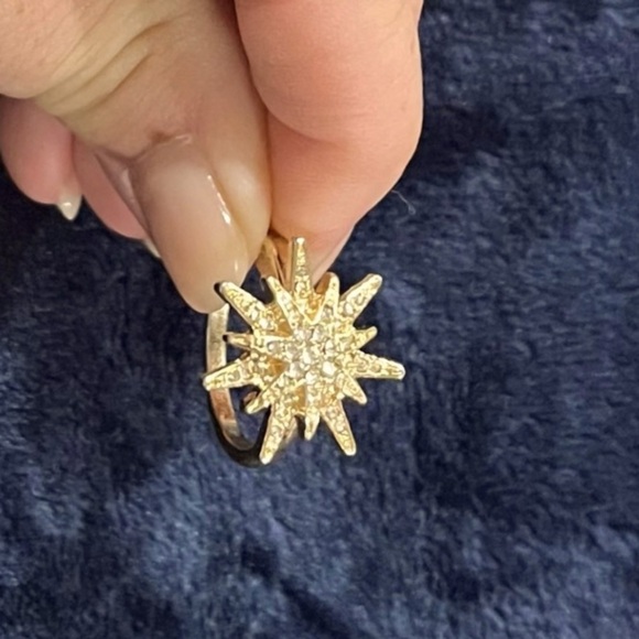 Gold Tone Rhinestone Starburst Ring Size 10 Atomic Vintage Ring - Picture 2 of 4
